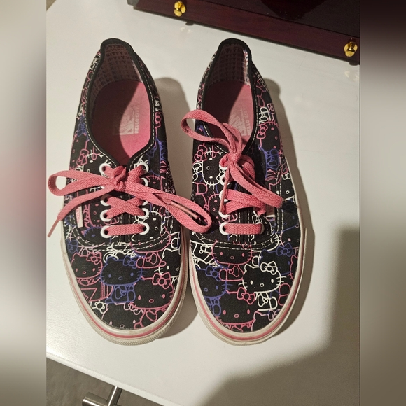 Hello Kitty Vans Sneakers with Pink Laces - Women's Size 8.5 - Picture 2 of 6